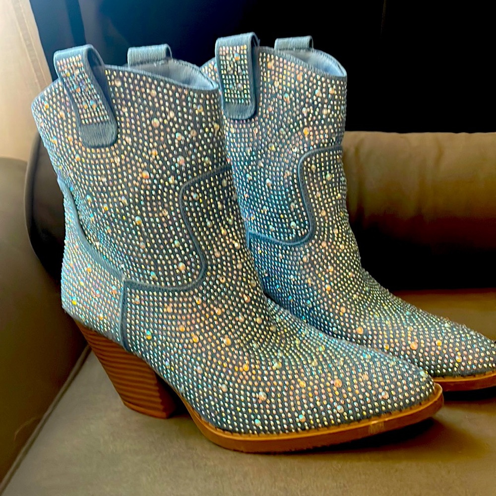 Rhinestone Cowboy Boots size 7.5 women’s cowboy boots light blue gently worn